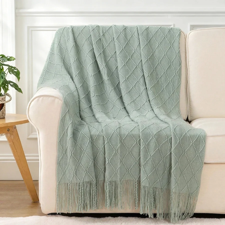 Plaid knitted throw